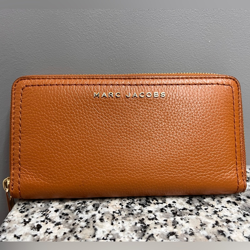 Like new Marc Jacobs continental wallet
